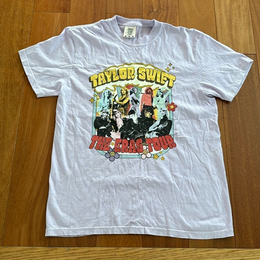 Taylor Swift The Eras Tour T Shirt‎ lavender Size M